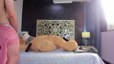 Snapshot of femboy_max chatting on November 20, 2025, 12:05 pm Femboy Max online show from November 20, 2025, 12:05 pm