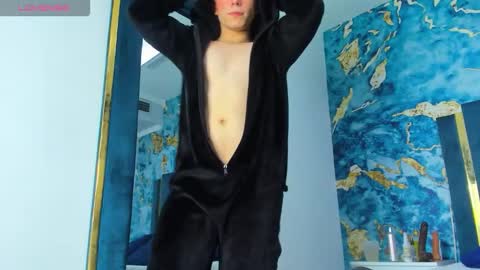 Snapshot of femboy_max chatting on November 24, 2025, 2:50 pm Femboy Max online show from November 24, 2025, 2:50 pm
