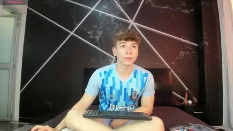 Snapshot of femboy_max chatting on November 27, 2025, 11:56 am Femboy Max online show from November 27, 2025, 11:56 am