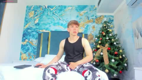 Snapshot of femboy_max chatting on December 4, 2025, 12:25 pm Femboy Max online show from December 4, 2025, 12:25 pm