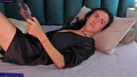 Snapshot of fenix_karoll chatting on March 4, 2025, 5:24 pm Karol online show from March 4, 2025, 5:24 pm