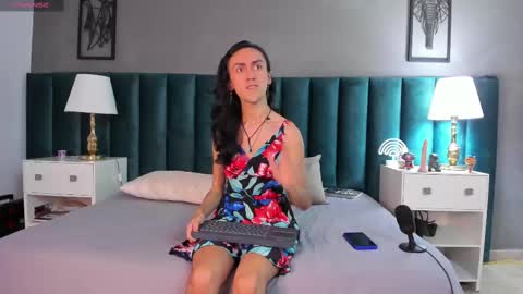 Snapshot of fenix_karoll chatting on March 7, 2025, 5:08 am Karol online show from March 7, 2025, 5:08 am