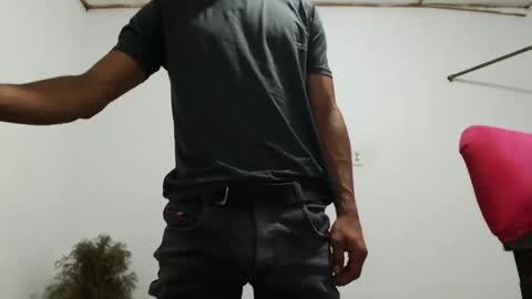 fernandez_latinblack online show from January 3, 2025, 9:05 pm