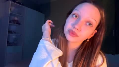 Alice online show from October 18, 2025, 8:42 pm