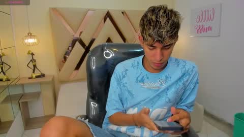 FER PHOENIX online show from November 20, 2025, 3:18 am