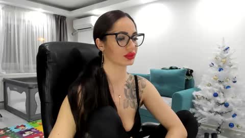 Snapshot of fetishcatalea chatting on December 6, 2024, 9:13 pm Catalea DM online show from December 6, 2024, 9:13 pm