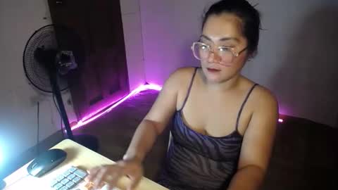filipina_jess online show from November 4, 2025, 8:52 pm