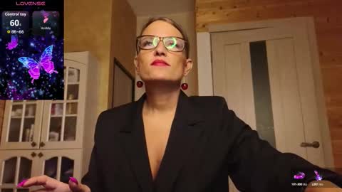 Lady online show from September 12, 2025, 7:03 pm