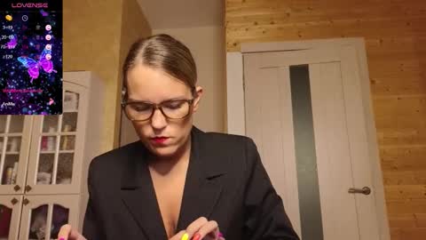 Lady online show from October 10, 2025, 11:53 am