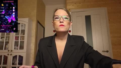 Lady online show from October 15, 2025, 10:32 pm