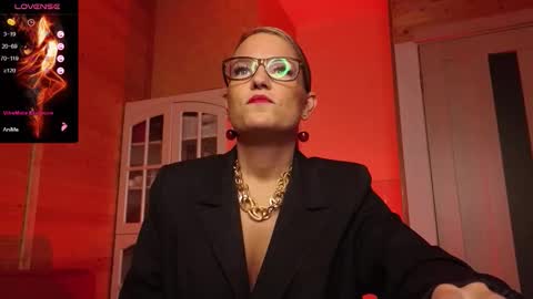 Lady online show from November 26, 2025, 9:16 pm