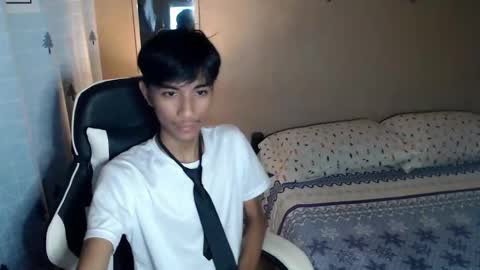 fineboii_rey18 online show from September 24, 2025, 2:20 pm