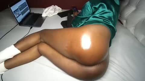 Snapshot of finito_nyl chatting on December 6, 2024, 11:14 pm Rania online show from December 6, 2024, 11:14 pm