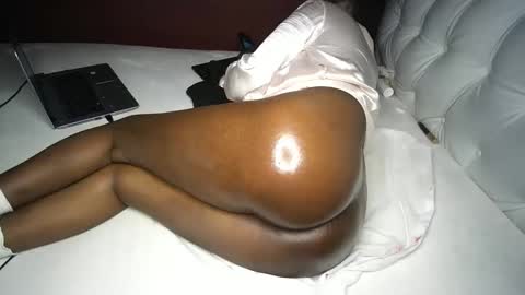 Snapshot of finito_nyl chatting on December 24, 2024, 1:27 am Rania online show from December 24, 2024, 1:27 am