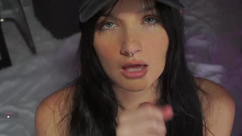 Snapshot of finleyfae chatting on September 23, 2025, 5:05 pm finleyfae online show from September 23, 2025, 5:05 pm