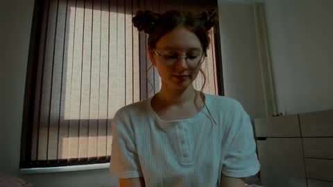 fire_luna online show from February 7, 2025, 9:47 am