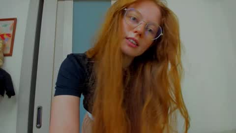 fire_luna online show from September 9, 2025, 4:12 am