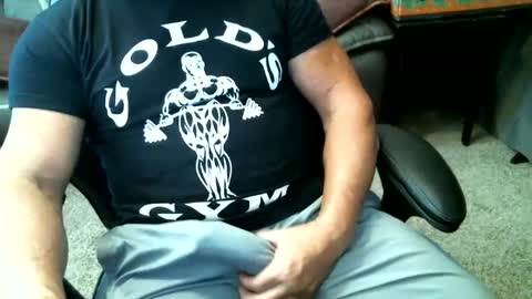 fitguy40 online show from December 9, 2024, 8:12 pm