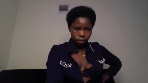 Snapshot of flawless_flower chatting on October 16, 2025, 10:05 am Trizar online show from October 16, 2025, 10:05 am