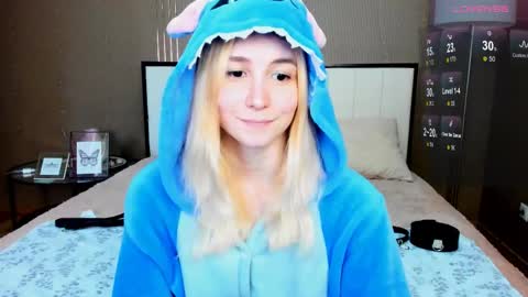 Snapshot of fleximona chatting on October 25, 2025, 10:01 am FlexiMona online show from October 25, 2025, 10:01 am