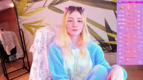 Snapshot of fleximona chatting on November 22, 2025, 9:30 am FlexiMona online show from November 22, 2025, 9:30 am