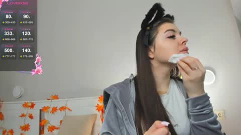 Doloras online show from December 2, 2025, 6:19 am