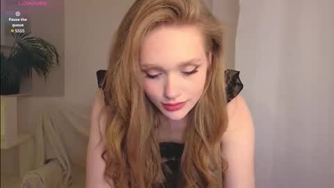 Snapshot of flirtypixy chatting on September 12, 2025, 10:10 pm Polly online show from September 12, 2025, 10:10 pm