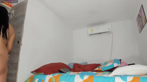 Snapshot of flor_herrera1 chatting on November 26, 2025, 6:03 am online show from November 26, 2025, 6:03 am