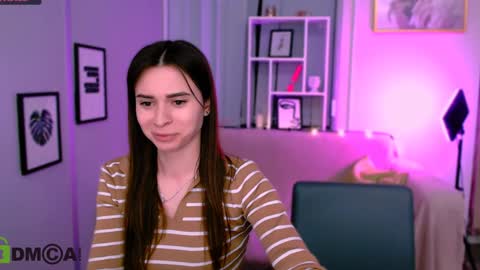 Snapshot of flora_ri chatting on January 24, 2025, 5:32 pm just ask me online show from January 24, 2025, 5:32 pm