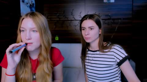 Snapshot of flora_ri chatting on January 25, 2025, 1:30 pm just ask me online show from January 25, 2025, 1:30 pm