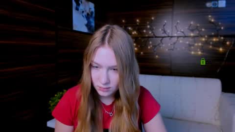 Snapshot of flora_ri chatting on January 25, 2025, 4:35 pm just ask me online show from January 25, 2025, 4:35 pm