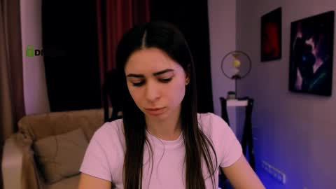 Snapshot of flora_ri chatting on January 29, 2025, 8:46 pm just ask me online show from January 29, 2025, 8:46 pm