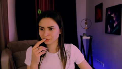 Snapshot of flora_ri chatting on January 29, 2025, 11:56 pm just ask me online show from January 29, 2025, 11:56 pm