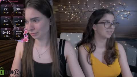 Snapshot of flora_ri chatting on February 7, 2025, 9:15 pm just ask me online show from February 7, 2025, 9:15 pm