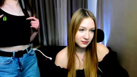 Snapshot of flora_ri chatting on February 18, 2025, 4:48 pm just ask me online show from February 18, 2025, 4:48 pm