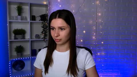 Snapshot of flora_ri chatting on September 17, 2025, 9:33 am just ask me online show from September 17, 2025, 9:33 am