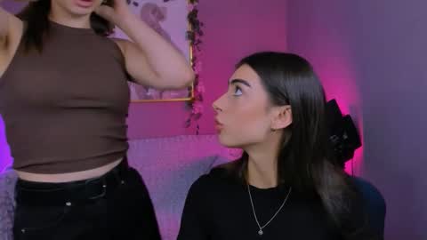 Snapshot of flora_ri chatting on October 8, 2025, 9:29 am just ask me online show from October 8, 2025, 9:29 am