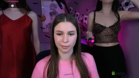 Snapshot of flora_ri chatting on October 22, 2025, 7:57 pm just ask me online show from October 22, 2025, 7:57 pm