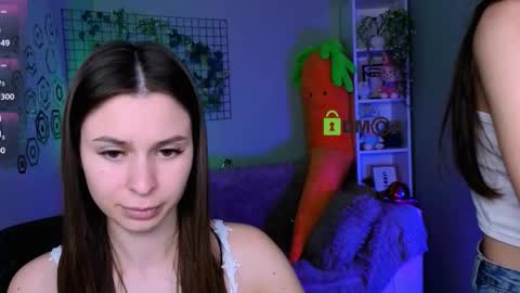 Snapshot of flora_ri chatting on November 4, 2025, 10:25 am just ask me online show from November 4, 2025, 10:25 am