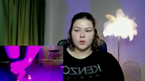 Snapshot of florenceanderson_ chatting on October 14, 2025, 9:32 am florenceanderson_ online show from October 14, 2025, 9:32 am