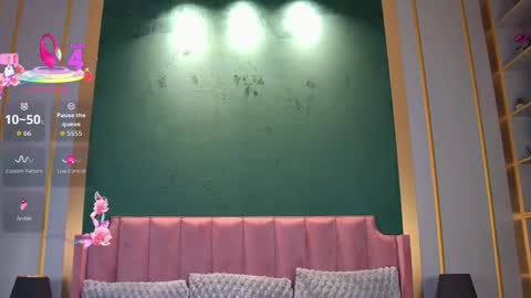 Snapshot of florentina2004 chatting on October 15, 2025, 6:46 am Vanessa online show from October 15, 2025, 6:46 am