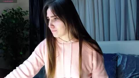 Flouvet online show from October 29, 2025, 7:43 am