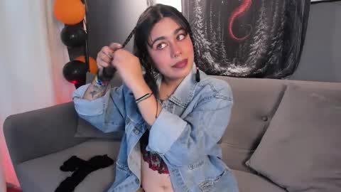 Snapshot of flower_smith_ chatting on October 11, 2025, 12:04 pm Its a pleasure to meet you. Im Flower. Help me reach 1k. Follow me. online show from October 11, 2025, 12:04 pm