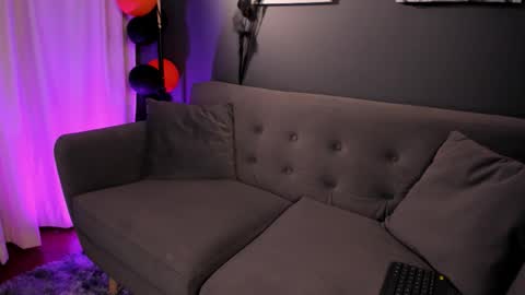 Snapshot of flower_smith_ chatting on October 18, 2025, 11:55 am Its a pleasure to meet you. Im Flower. Help me reach 1k. Follow me. online show from October 18, 2025, 11:55 am