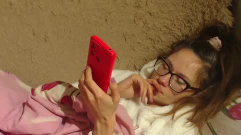 say meow and send tip  online show from December 16, 2024, 12:26 am