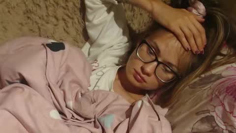 say meow and send tip  online show from September 14, 2025, 4:06 pm