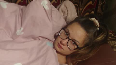 say meow and send tip  online show from November 30, 2025, 7:07 pm