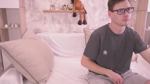 Snapshot of fluffy_hat chatting on December 14, 2025, 8:24 pm Fluffy and Krut online show from December 14, 2025, 8:24 pm