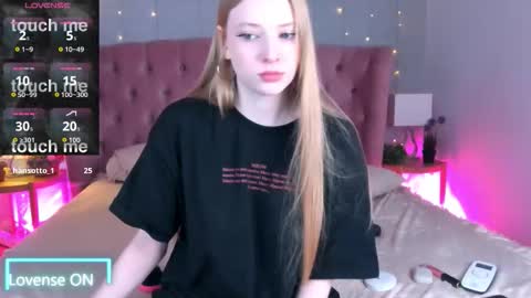 Mia online show from October 24, 2025, 4:03 pm