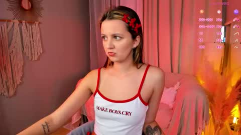 Snapshot of fluffy_waffles chatting on November 12, 2025, 3:45 pm LilLisa online show from November 12, 2025, 3:45 pm